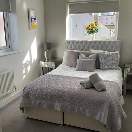 Luxury Riverside 2 Bedroomed Apartment With Balcony Newport Kültér fotó