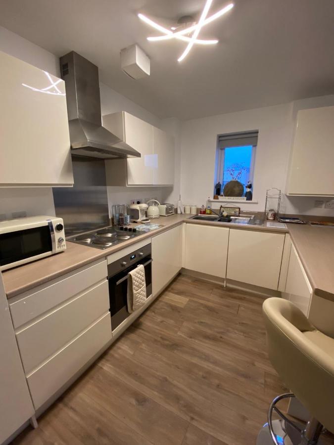 Luxury Riverside 2 Bedroomed Apartment With Balcony Newport Kültér fotó