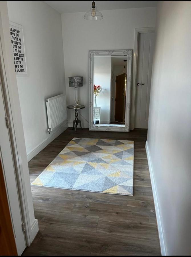 Luxury Riverside 2 Bedroomed Apartment With Balcony Newport Kültér fotó