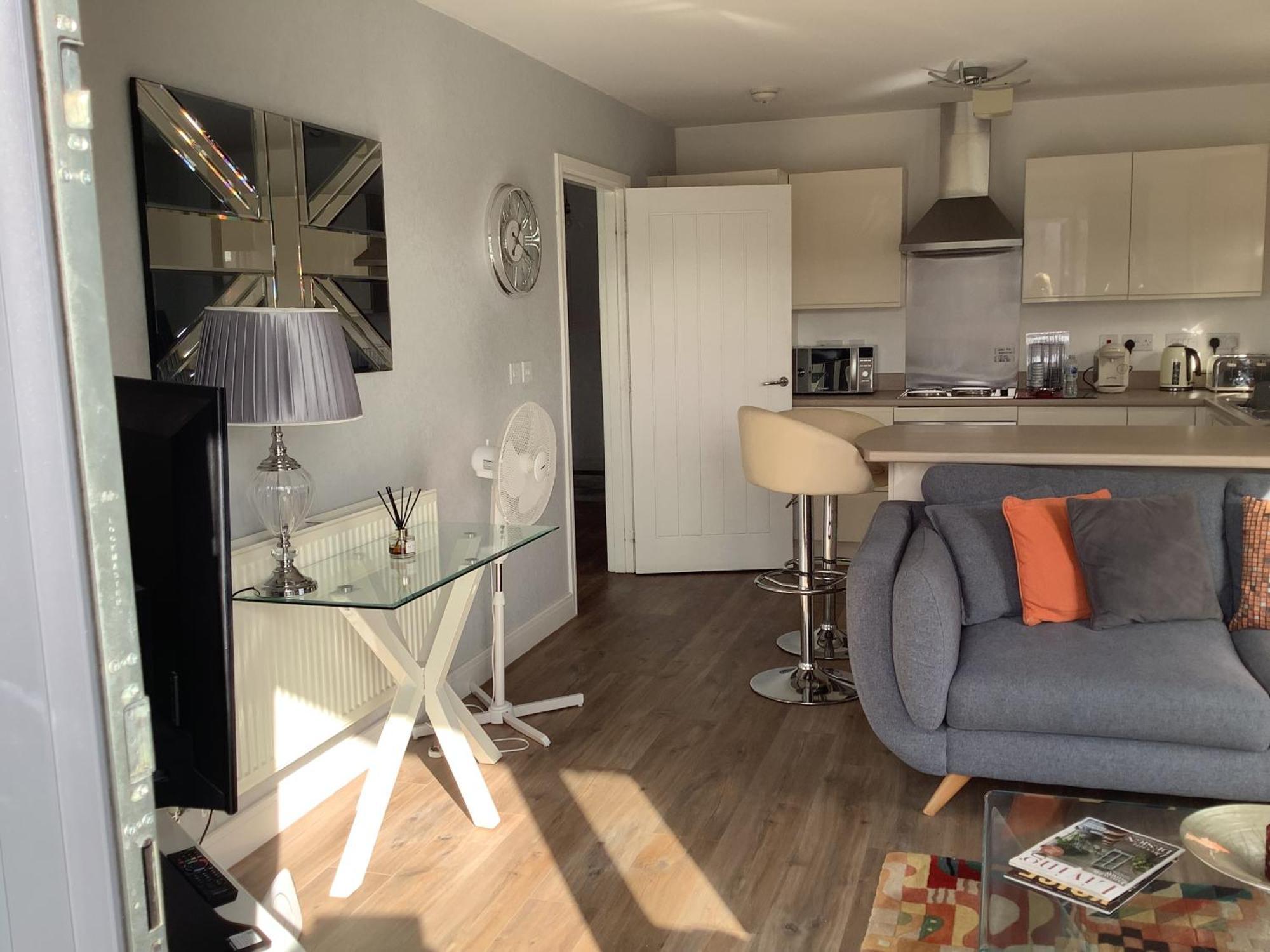 Luxury Riverside 2 Bedroomed Apartment With Balcony Newport Kültér fotó
