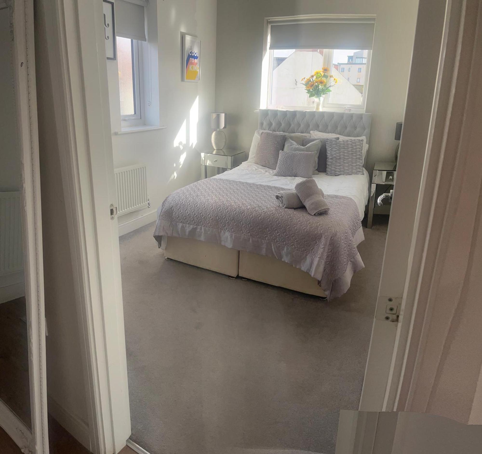 Luxury Riverside 2 Bedroomed Apartment With Balcony Newport Kültér fotó
