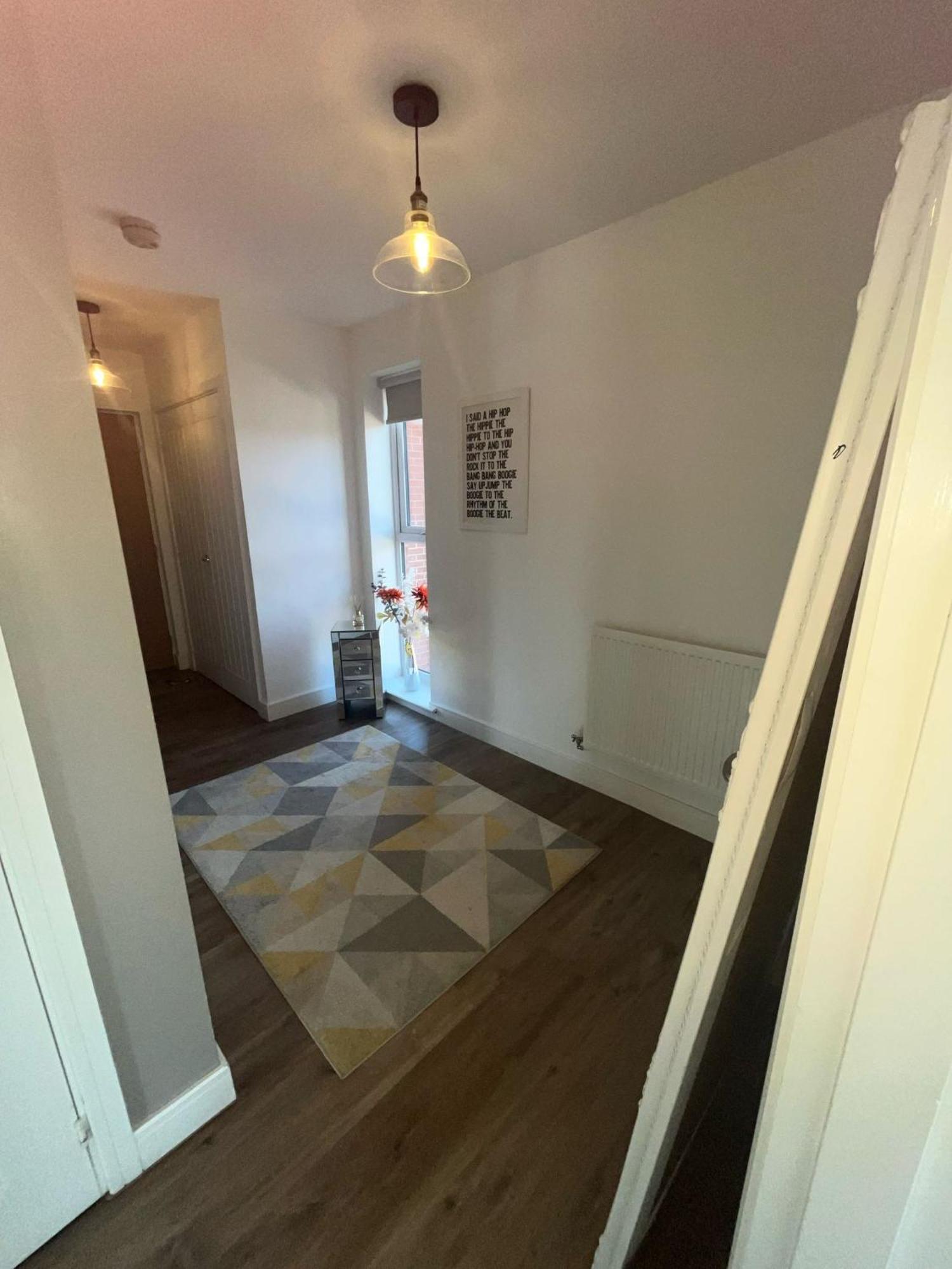 Luxury Riverside 2 Bedroomed Apartment With Balcony Newport Kültér fotó