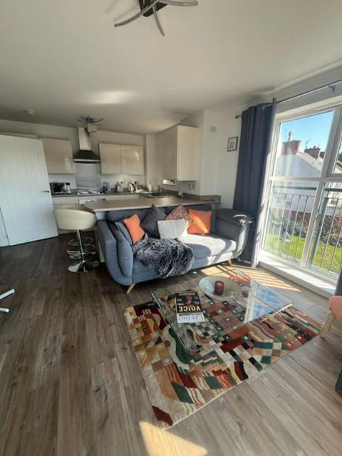 Luxury Riverside 2 Bedroomed Apartment With Balcony Newport Kültér fotó