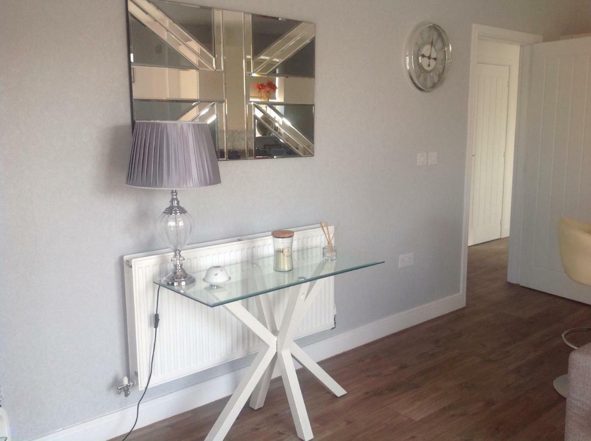 Luxury Riverside 2 Bedroomed Apartment With Balcony Newport Kültér fotó